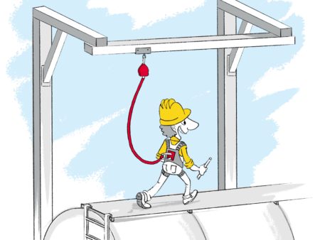 Operatore collegato ad una linea vita su di una baia di carico