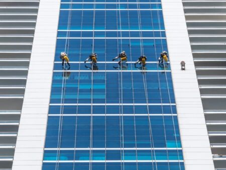 come-si-installa-una-linea-vita-e-a-chi-rivolgersi-Lineevita