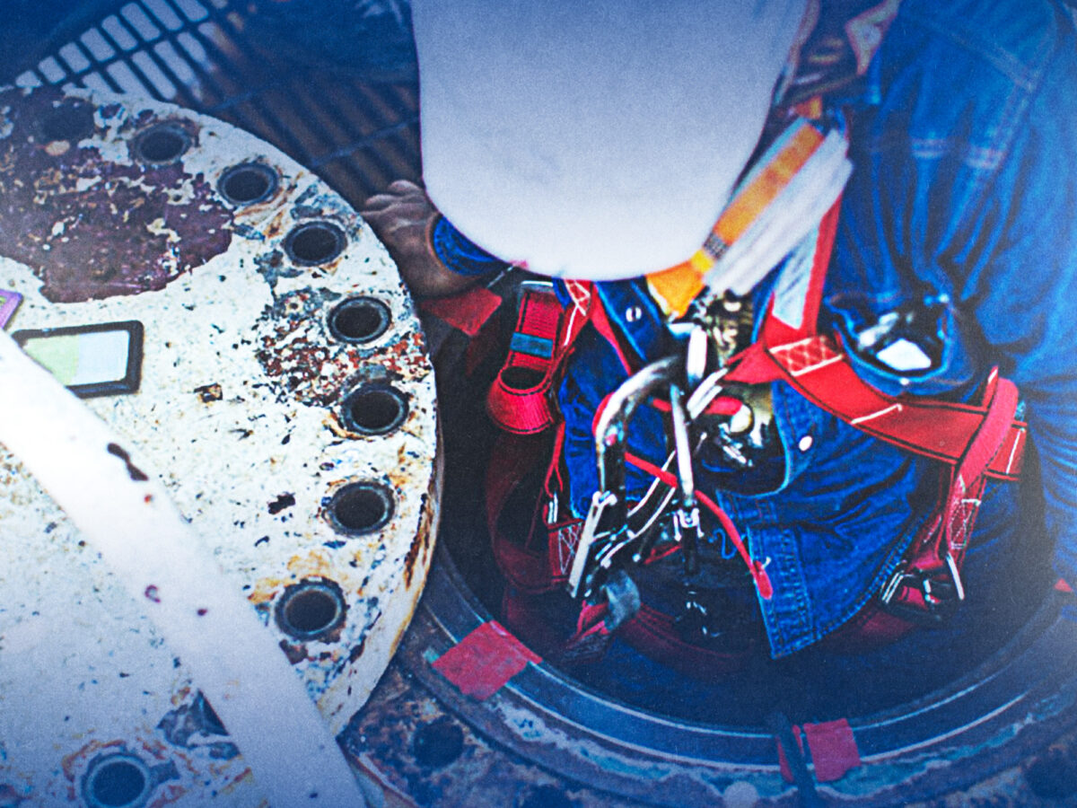 psa-fuer-arbeiten-in-engen-raeumen-geschlossene-raeume-Lineevita