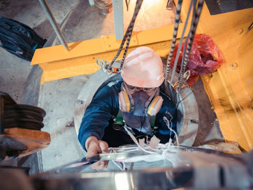 PSA für Arbeiten in engen Räumen (geschlossene Räume)
