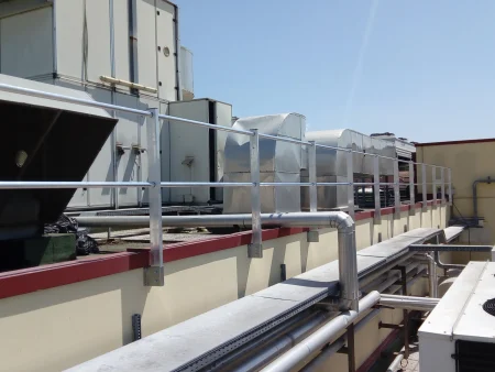 uni-119962025-la-nuova-norma-per-i-parapetti-in-copertura-Lineevita