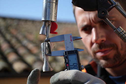 manutenzione-linea-vita-ordinaria-e-straordinaria-obblighi-e-certificazioni-Lineevita